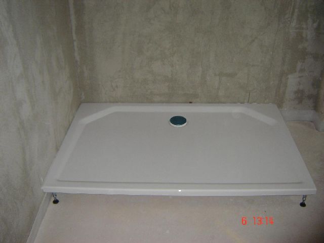 BAU.DE / BAU-Forum: 1. Bild zu Frage "Duschwanne auf Estrich montieren & abdichten: Anleitung, Materialien & Abdichtungshinweise" im BAU-Forum "Sanitär, Bad, Dusche, WC" BAU.DE / BAU-Forum: 1. Bild zu Frage "Duschwanne auf Estrich montieren & abdichten: Anleitung, Materialien & Abdichtungshinweise" im BAU-Forum "Sanitär, Bad, Dusche, WC"