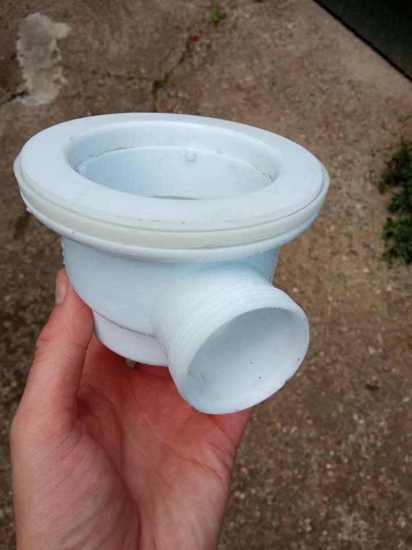 BAU.DE / BAU-Forum: 3. Bild zu Frage "Dusche undicht: Ursachen finden, Abdichtung prüfen & Kosten für Reparatur?" im BAU-Forum "Sanitär, Bad, Dusche, WC" BAU.DE / BAU-Forum: 3. Bild zu Frage "Dusche undicht: Ursachen finden, Abdichtung prüfen & Kosten für Reparatur?" im BAU-Forum "Sanitär, Bad, Dusche, WC"