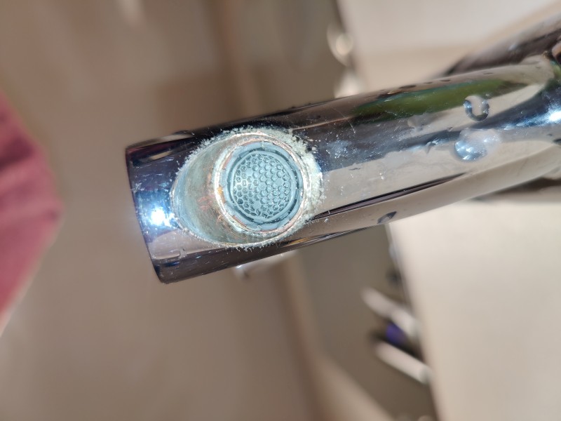 BAU.DE / BAU-Forum: 1. Bild zu Frage "Perlator Cache TT entfernen: Beschädigte Zacken, Entkalken & Werkzeug-Tipps" im BAU-Forum "Sanitär, Bad, Dusche, WC" BAU.DE / BAU-Forum: 1. Bild zu Frage "Perlator Cache TT entfernen: Beschädigte Zacken, Entkalken & Werkzeug-Tipps" im BAU-Forum "Sanitär, Bad, Dusche, WC"