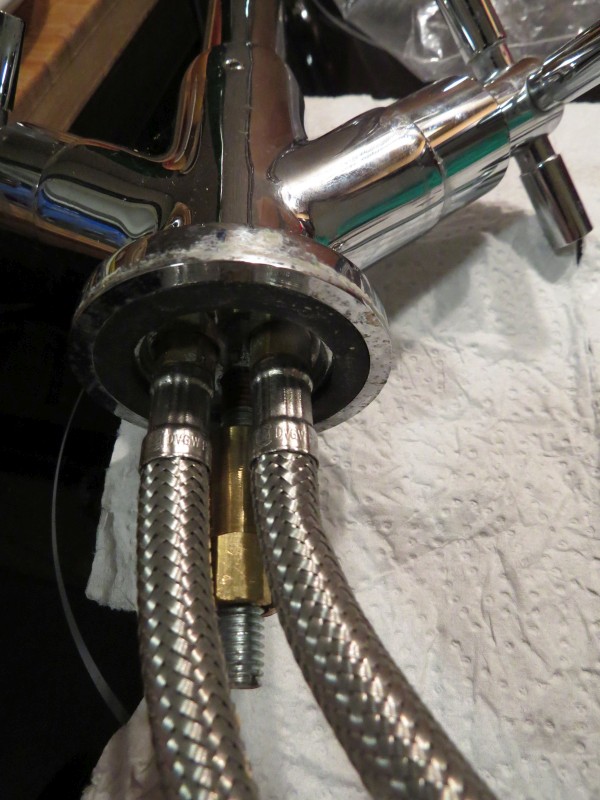 BAU.DE / BAU-Forum: 3. Bild zu Frage "2-Griff Spültischarmatur installieren: Anleitung, Anschluss & Wellwater-Kompatibilität?" im BAU-Forum "Sanitär, Bad, Dusche, WC" BAU.DE / BAU-Forum: 3. Bild zu Frage "2-Griff Spültischarmatur installieren: Anleitung, Anschluss & Wellwater-Kompatibilität?" im BAU-Forum "Sanitär, Bad, Dusche, WC"