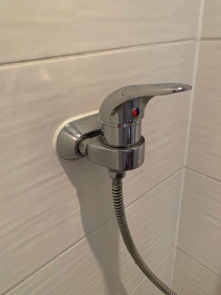 BAU.DE / BAU-Forum: 2. Bild zu Frage "Kleine Duscharmatur finden: Mini-Mischbatterie für Dusche – Maße, Thermostat & Montage?" im BAU-Forum "Sanitär, Bad, Dusche, WC" BAU.DE / BAU-Forum: 2. Bild zu Frage "Kleine Duscharmatur finden: Mini-Mischbatterie für Dusche – Maße, Thermostat & Montage?" im BAU-Forum "Sanitär, Bad, Dusche, WC"