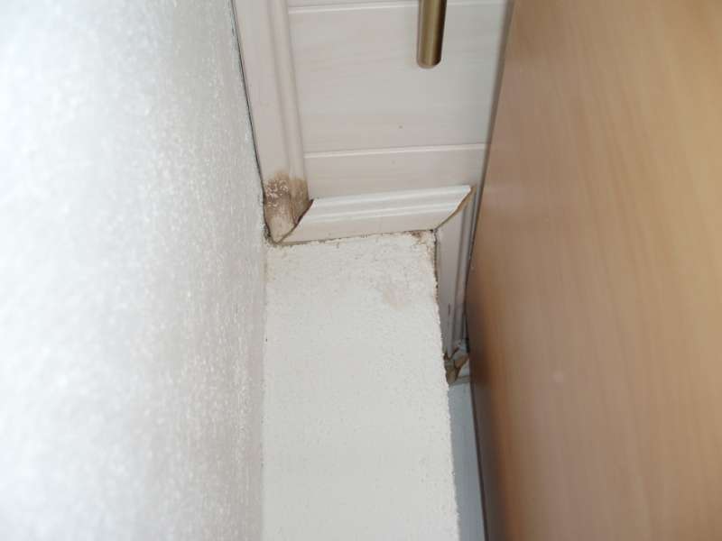 BAU.DE / BAU-Forum: 1. Bild zu Frage "Schwarze Verfärbung am Kamin der Brennwerttherme: Ursachen, Risiken & Sanierung?" im BAU-Forum "Modernisierung / Sanierung / Bauschäden" BAU.DE / BAU-Forum: 1. Bild zu Frage "Schwarze Verfärbung am Kamin der Brennwerttherme: Ursachen, Risiken & Sanierung?" im BAU-Forum "Modernisierung / Sanierung / Bauschäden"