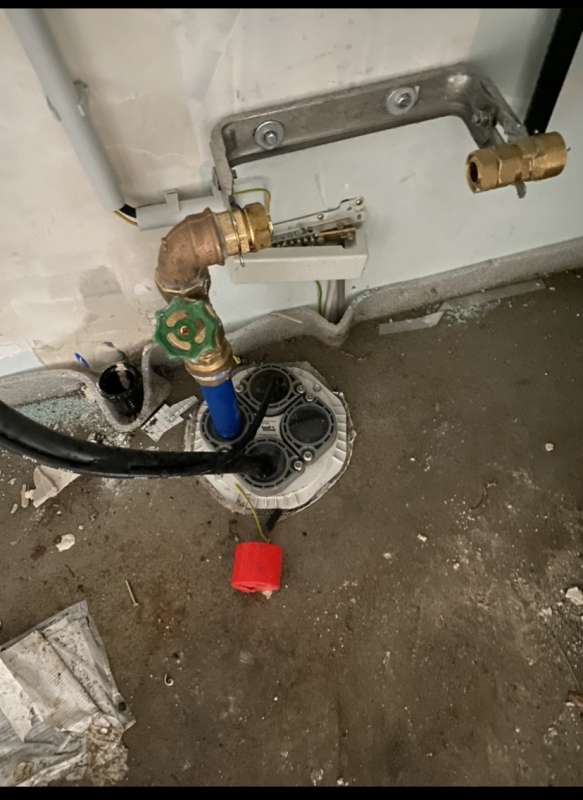 BAU.DE / BAU-Forum: 4. Bild zu Frage "Wasserschaden Neubau: Ursachen, Sofortmaßnahmen, Verantwortlichkeiten & Versicherung?" im BAU-Forum "Modernisierung / Sanierung / Bauschäden" BAU.DE / BAU-Forum: 4. Bild zu Frage "Wasserschaden Neubau: Ursachen, Sofortmaßnahmen, Verantwortlichkeiten & Versicherung?" im BAU-Forum "Modernisierung / Sanierung / Bauschäden"