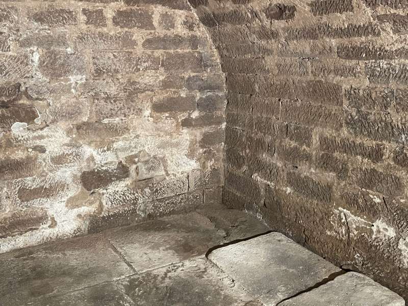 BAU.DE / BAU-Forum: 5. Bild zu Frage "Gewölbekeller Trocknung nach Wasserschaden: Ursachen, Maßnahmen & Kosten?" im BAU-Forum "Modernisierung / Sanierung / Bauschäden" BAU.DE / BAU-Forum: 5. Bild zu Frage "Gewölbekeller Trocknung nach Wasserschaden: Ursachen, Maßnahmen & Kosten?" im BAU-Forum "Modernisierung / Sanierung / Bauschäden"