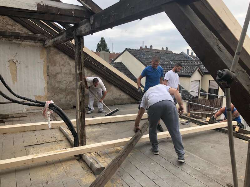 BAU.DE / BAU-Forum: 3. Bild zu Frage "Dachgeschossausbau: Statik mangelhaft & Dachloggia undicht – Rechte, Kosten, Sanierung?" im BAU-Forum "Modernisierung / Sanierung / Bauschäden" BAU.DE / BAU-Forum: 3. Bild zu Frage "Dachgeschossausbau: Statik mangelhaft & Dachloggia undicht – Rechte, Kosten, Sanierung?" im BAU-Forum "Modernisierung / Sanierung / Bauschäden"