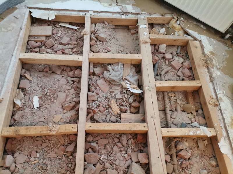 BAU.DE / BAU-Forum: 2. Bild zu Frage "Holzbalkendecke sanieren: Aufbau, Dämmung, Dielen & Trockenestrich – Probleme mit Schutt?" im BAU-Forum "Modernisierung / Sanierung / Bauschäden" BAU.DE / BAU-Forum: 2. Bild zu Frage "Holzbalkendecke sanieren: Aufbau, Dämmung, Dielen & Trockenestrich – Probleme mit Schutt?" im BAU-Forum "Modernisierung / Sanierung / Bauschäden"