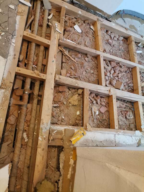 BAU.DE / BAU-Forum: 3. Bild zu Frage "Holzbalkendecke sanieren: Aufbau, Dämmung, Dielen & Trockenestrich – Probleme mit Schutt?" im BAU-Forum "Modernisierung / Sanierung / Bauschäden" BAU.DE / BAU-Forum: 3. Bild zu Frage "Holzbalkendecke sanieren: Aufbau, Dämmung, Dielen & Trockenestrich – Probleme mit Schutt?" im BAU-Forum "Modernisierung / Sanierung / Bauschäden"