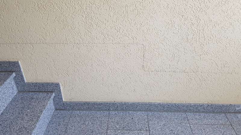 BAU.DE / BAU-Forum: 5. Bild zu Frage "Risse im Treppenhaus: Ursachen, Risiken & Kosten für Käufer im Mehrfamilienhaus?" im BAU-Forum "Modernisierung / Sanierung / Bauschäden" BAU.DE / BAU-Forum: 5. Bild zu Frage "Risse im Treppenhaus: Ursachen, Risiken & Kosten für Käufer im Mehrfamilienhaus?" im BAU-Forum "Modernisierung / Sanierung / Bauschäden"