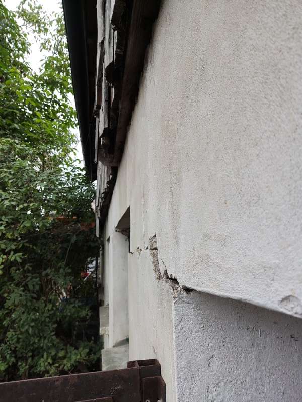 BAU.DE / BAU-Forum: 4. Bild zu Frage "Beschädigte Außenwand am Stall: Statik gefährdet? Ursachen, Risiken & Sanierung" im BAU-Forum "Modernisierung / Sanierung / Bauschäden" BAU.DE / BAU-Forum: 4. Bild zu Frage "Beschädigte Außenwand am Stall: Statik gefährdet? Ursachen, Risiken & Sanierung" im BAU-Forum "Modernisierung / Sanierung / Bauschäden"
