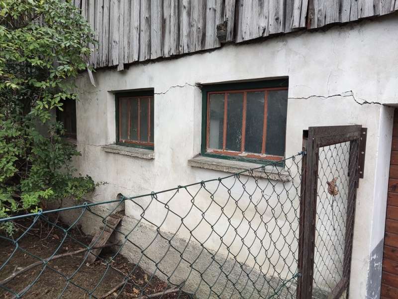 BAU.DE / BAU-Forum: 5. Bild zu Frage "Beschädigte Außenwand am Stall: Statik gefährdet? Ursachen, Risiken & Sanierung" im BAU-Forum "Modernisierung / Sanierung / Bauschäden" BAU.DE / BAU-Forum: 5. Bild zu Frage "Beschädigte Außenwand am Stall: Statik gefährdet? Ursachen, Risiken & Sanierung" im BAU-Forum "Modernisierung / Sanierung / Bauschäden"