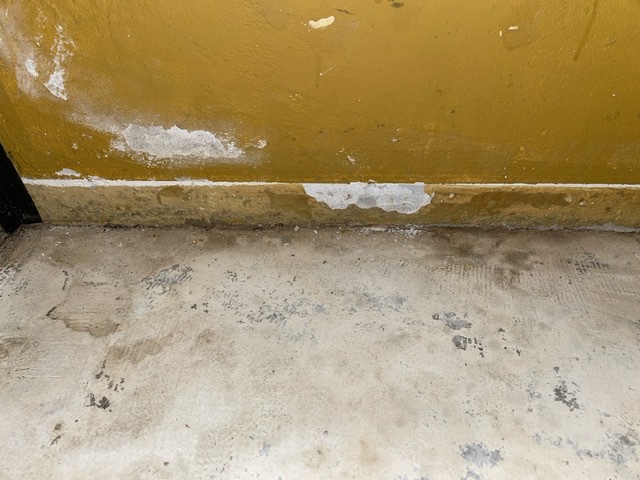 BAU.DE / BAU-Forum: 3. Bild zu Frage "Feuchter Kellerboden nach Wasserschaden: Ursachen, Sanierung & Risiken?" im BAU-Forum "Modernisierung / Sanierung / Bauschäden" BAU.DE / BAU-Forum: 3. Bild zu Frage "Feuchter Kellerboden nach Wasserschaden: Ursachen, Sanierung & Risiken?" im BAU-Forum "Modernisierung / Sanierung / Bauschäden"