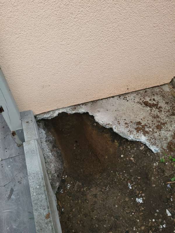 BAU.DE / BAU-Forum: 1. Bild zu Frage "Feuchtigkeit im Keller: Ursachen finden, Schimmel vermeiden – Massivbauwand prüfen!" im BAU-Forum "Modernisierung / Sanierung / Bauschäden" BAU.DE / BAU-Forum: 1. Bild zu Frage "Feuchtigkeit im Keller: Ursachen finden, Schimmel vermeiden – Massivbauwand prüfen!" im BAU-Forum "Modernisierung / Sanierung / Bauschäden"