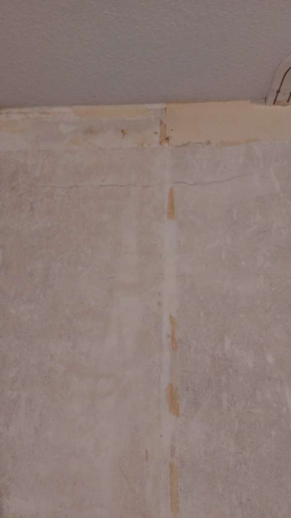BAU.DE / BAU-Forum: 4. Bild zu Frage "Risse im Innenputz Altbau: Ursachen, Risiken & Sanierungskosten?" im BAU-Forum "Modernisierung / Sanierung / Bauschäden" BAU.DE / BAU-Forum: 4. Bild zu Frage "Risse im Innenputz Altbau: Ursachen, Risiken & Sanierungskosten?" im BAU-Forum "Modernisierung / Sanierung / Bauschäden"