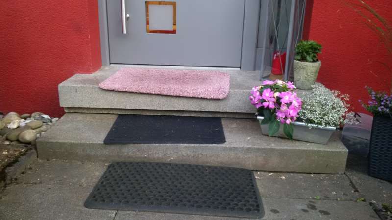 BAU.DE / BAU-Forum: 2. Bild zu Antwort "Steintreppe Demontage: Bilder zur Fassaden-Sanierung!" auf die Frage "Außentreppe aus Stein demontieren: Anleitung, Gefahren & Kosten für Reihenhaus (Bj. 1965)" im BAU-Forum "Treppen, Rampen, Leitern" BAU.DE / BAU-Forum: 2. Bild zu Antwort "Steintreppe Demontage: Bilder zur Fassaden-Sanierung!" auf die Frage "Außentreppe aus Stein demontieren: Anleitung, Gefahren & Kosten für Reihenhaus (Bj. 1965)" im BAU-Forum "Treppen, Rampen, Leitern"
