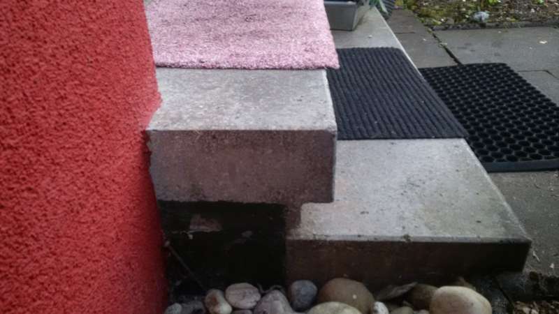 BAU.DE / BAU-Forum: 3. Bild zu Antwort "Steintreppe Demontage: Bilder zur Fassaden-Sanierung!" auf die Frage "Außentreppe aus Stein demontieren: Anleitung, Gefahren & Kosten für Reihenhaus (Bj. 1965)" im BAU-Forum "Treppen, Rampen, Leitern" BAU.DE / BAU-Forum: 3. Bild zu Antwort "Steintreppe Demontage: Bilder zur Fassaden-Sanierung!" auf die Frage "Außentreppe aus Stein demontieren: Anleitung, Gefahren & Kosten für Reihenhaus (Bj. 1965)" im BAU-Forum "Treppen, Rampen, Leitern"
