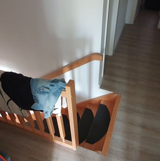 BAU.DE / BAU-Forum: 1. Bild zu Frage "Treppe zu lang: Was tun bei zu hoher Stufenanzahl? Rechte, Mietminderung & Lösung" im BAU-Forum "Treppen, Rampen, Leitern" BAU.DE / BAU-Forum: 1. Bild zu Frage "Treppe zu lang: Was tun bei zu hoher Stufenanzahl? Rechte, Mietminderung & Lösung" im BAU-Forum "Treppen, Rampen, Leitern"