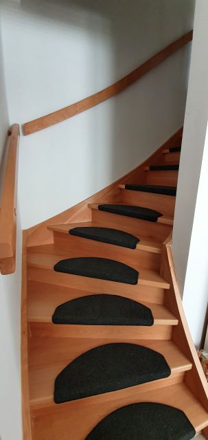 BAU.DE / BAU-Forum: 3. Bild zu Frage "Treppe zu lang: Was tun bei zu hoher Stufenanzahl? Rechte, Mietminderung & Lösung" im BAU-Forum "Treppen, Rampen, Leitern" BAU.DE / BAU-Forum: 3. Bild zu Frage "Treppe zu lang: Was tun bei zu hoher Stufenanzahl? Rechte, Mietminderung & Lösung" im BAU-Forum "Treppen, Rampen, Leitern"