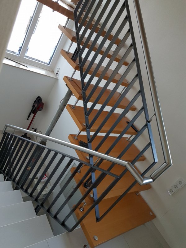 BAU.DE / BAU-Forum: 3. Bild zu Antwort "Bolzentreppe: Tragsystem – Wandanker & Bolzen im Detail" auf die Frage "Freitragende Bolzentreppe ausrichten: Ursachen, Absenkung beheben & Anleitung" im BAU-Forum "Treppen, Rampen, Leitern" BAU.DE / BAU-Forum: 3. Bild zu Antwort "Bolzentreppe: Tragsystem – Wandanker & Bolzen im Detail" auf die Frage "Freitragende Bolzentreppe ausrichten: Ursachen, Absenkung beheben & Anleitung" im BAU-Forum "Treppen, Rampen, Leitern"