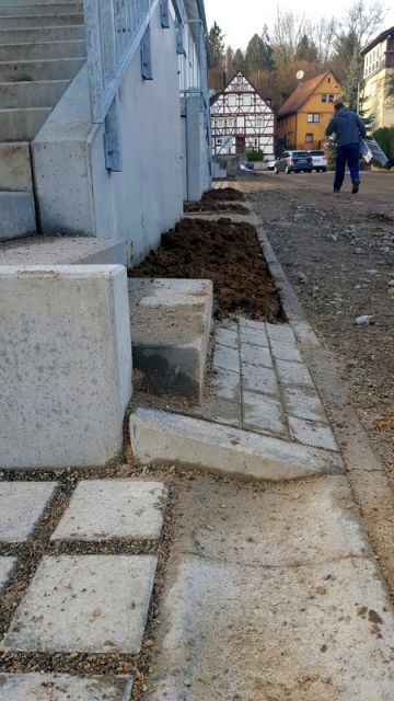 BAU.DE / BAU-Forum: 1. Bild zu Frage "Außentreppe zu steil: Normen, Rutschgefahr & Rechte bei zu hoher Steigung?" im BAU-Forum "Treppen, Rampen, Leitern" BAU.DE / BAU-Forum: 1. Bild zu Frage "Außentreppe zu steil: Normen, Rutschgefahr & Rechte bei zu hoher Steigung?" im BAU-Forum "Treppen, Rampen, Leitern"