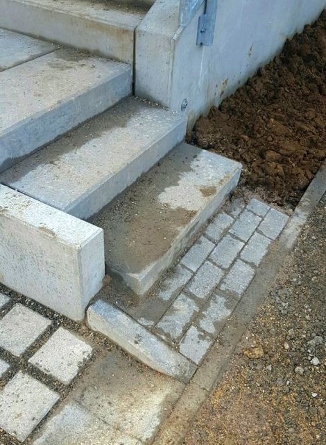 BAU.DE / BAU-Forum: 2. Bild zu Frage "Außentreppe zu steil: Normen, Rutschgefahr & Rechte bei zu hoher Steigung?" im BAU-Forum "Treppen, Rampen, Leitern" BAU.DE / BAU-Forum: 2. Bild zu Frage "Außentreppe zu steil: Normen, Rutschgefahr & Rechte bei zu hoher Steigung?" im BAU-Forum "Treppen, Rampen, Leitern"