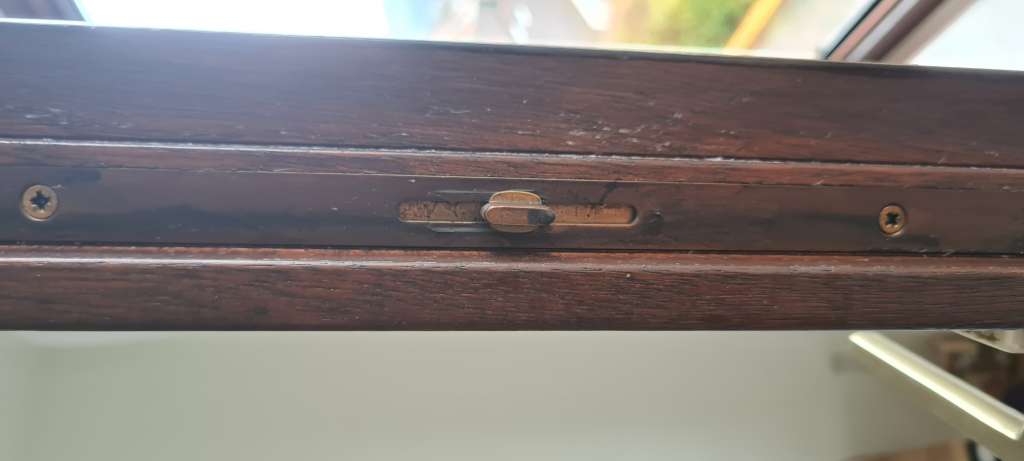 BAU-Forumsbeitrag: Alte Holz-Roto-Fenster: Anpressdruck einstellen BAU-Forumsbeitrag: Alte Holz-Roto-Fenster: Anpressdruck einstellen