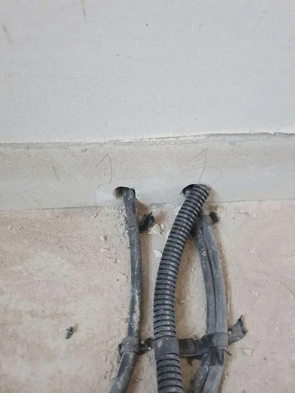 BAU.DE / BAU-Forum: 2. Bild zu Frage "Mauerdurchbruch für Elektroinstallation zur Garage" im Forum "Installation: Elektro, Gas, Wasser, Fernwärme etc." BAU.DE / BAU-Forum: 2. Bild zu Frage "Mauerdurchbruch für Elektroinstallation zur Garage" im Forum "Installation: Elektro, Gas, Wasser, Fernwärme etc."