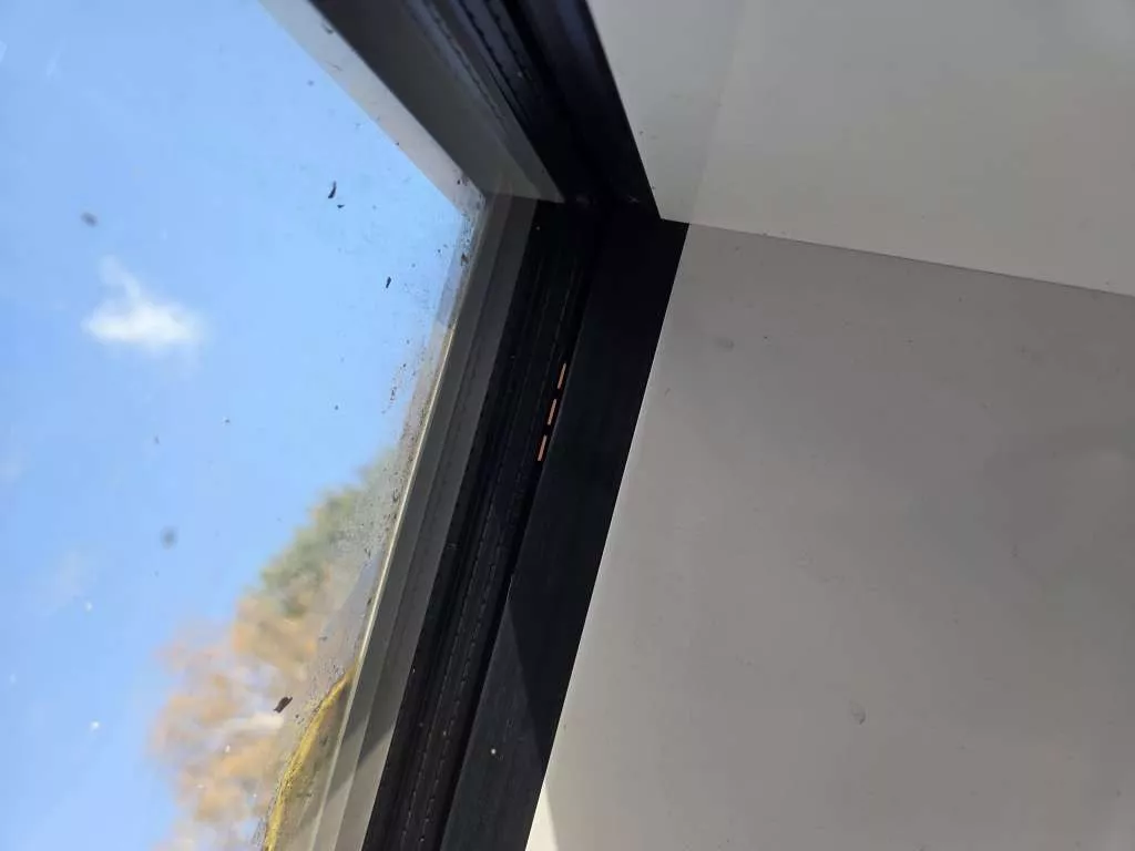 BAU-Forumsbeitrag: Schüco Wintergarten richtig abdichten - Undichtigkeiten bei Fenstern und Dachanschluss BAU-Forumsbeitrag: Schüco Wintergarten richtig abdichten - Undichtigkeiten bei Fenstern und Dachanschluss