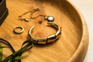 Waschtischunterschränke - schwebend und leicht - Bild: LUM3N / Unsplash Waschtischunterschränke - schwebend und leicht - Bild: LUM3N / Unsplash