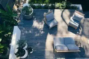 Terrassengestaltung mit Weitblick: So entsteht ein Außenbereich, der wirklich genutzt wird - Bild: Collov Home Design / Unsplash Terrassengestaltung mit Weitblick: So entsteht ein Außenbereich, der wirklich genutzt wird - Bild: Collov Home Design / Unsplash